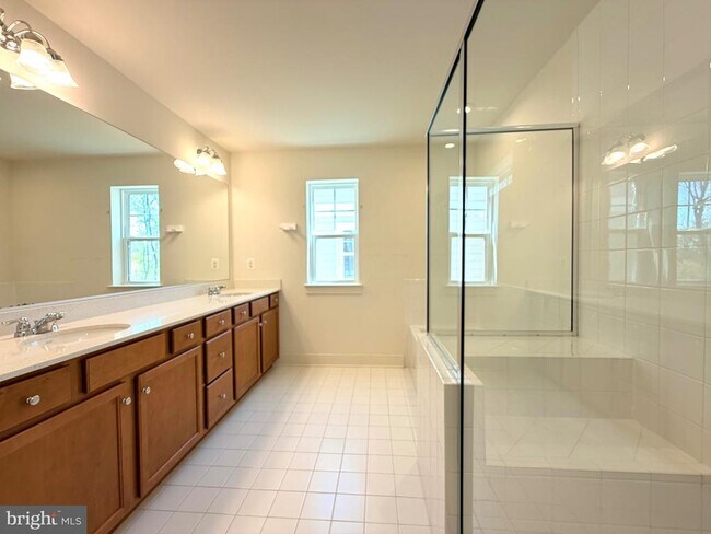 Building Photo - 1530 Sandpiper Bay Lp