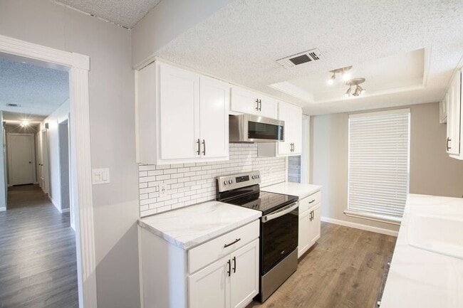 Building Photo - 1535 Rocky Point Dr