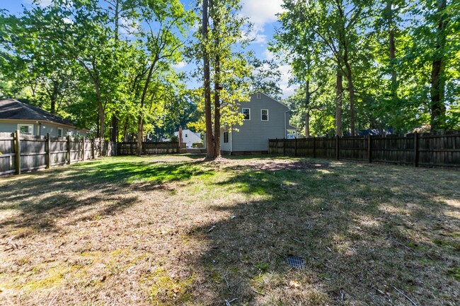 Building Photo - Beautifully Maintained Colonial Home