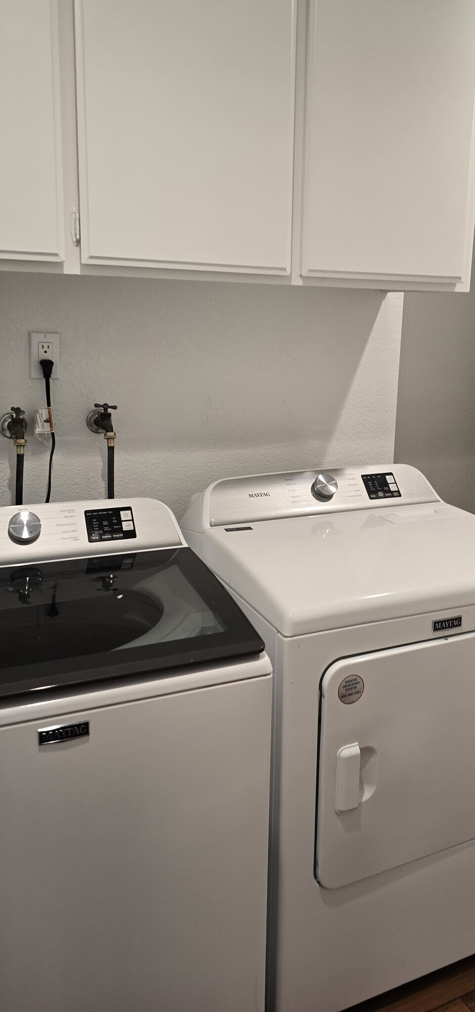 Building Photo - 544 Silver Lake Dr