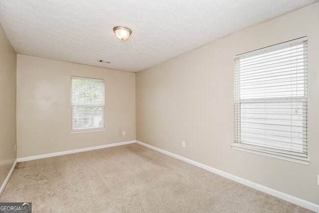 Building Photo - 9494 Lakeview Rd