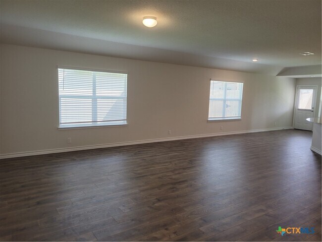 Building Photo - 613 Great Plains