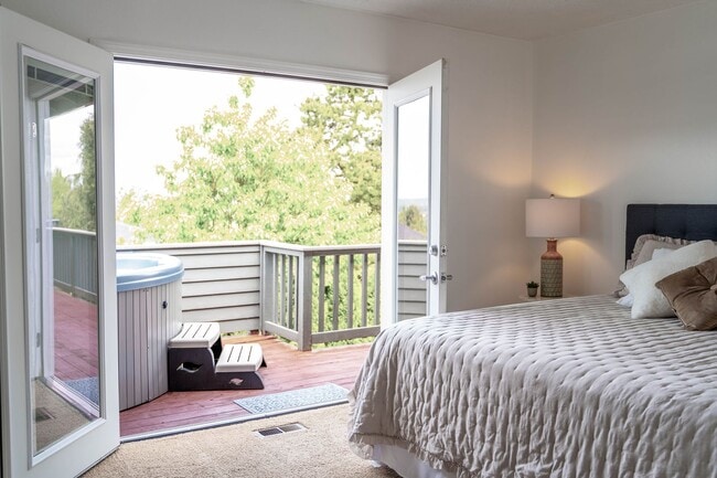 Building Photo - Argay Terrace Day Ranch with Views!
