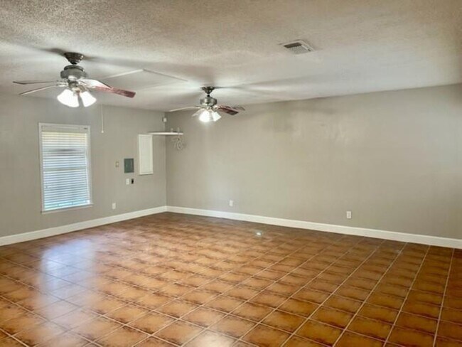 Building Photo - 10825 Willowisp Dr