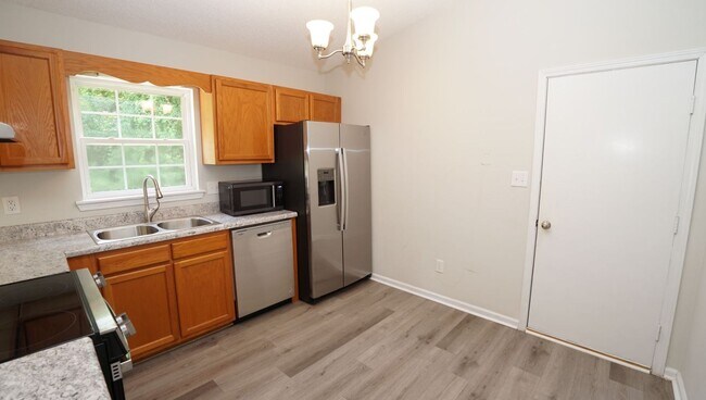 Building Photo - 116 Howell Dr