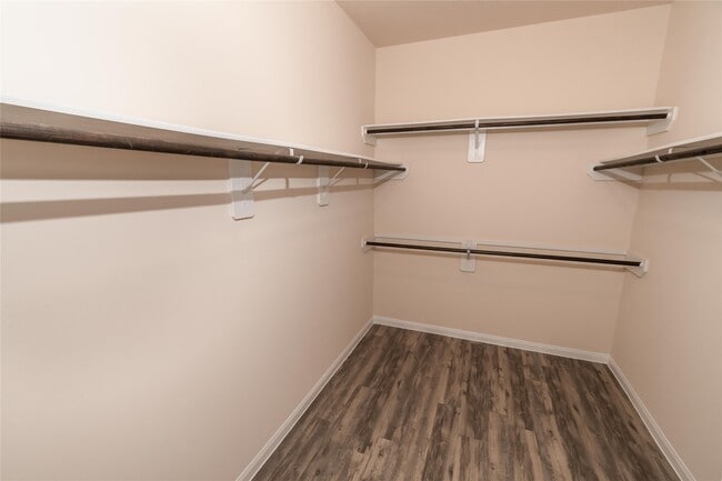 Building Photo - 3619 Spy Glass Hill Dr