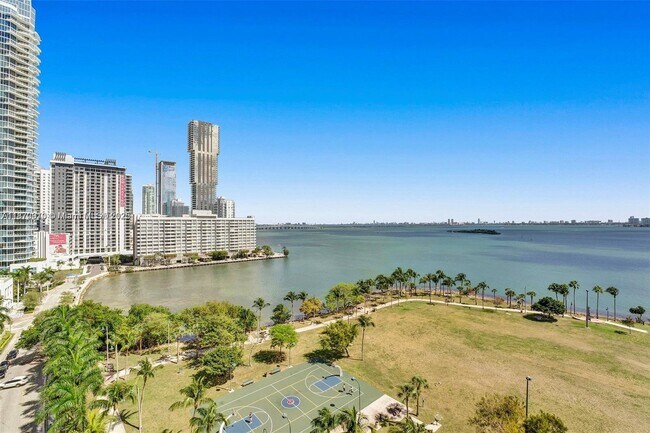 Building Photo - 1900 N Bayshore Dr