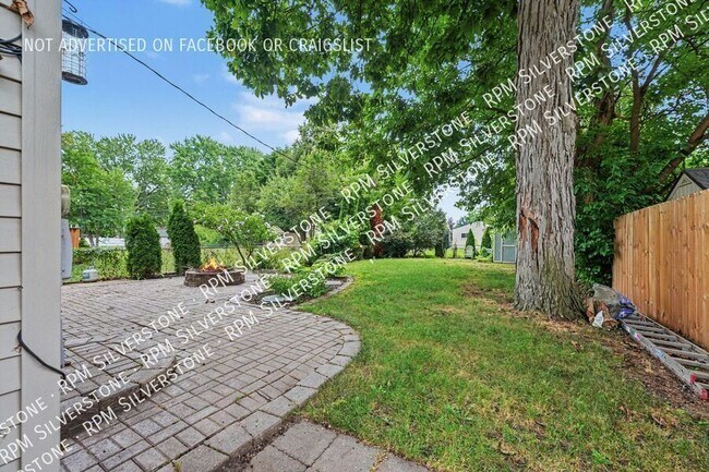 Building Photo - 8600 Russell-