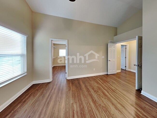 Building Photo - 270 Huntington Dr