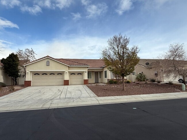 Building Photo - Apple Valley Estates- Gated Community- Beautiful 4 Bedrooms, 3 Bathrooms