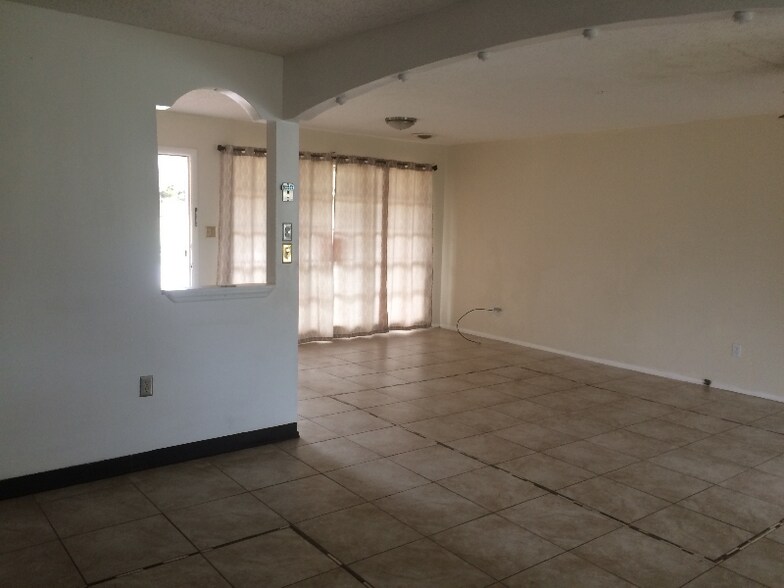 Building Photo - 12 Marsh Ave NW