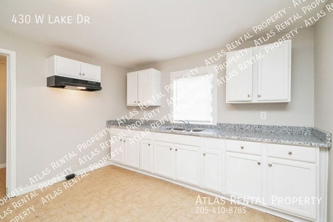 Building Photo - 430 W Lake Dr