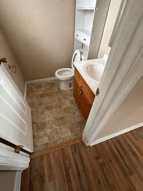 Building Photo - 8403 Robin Hill Dr