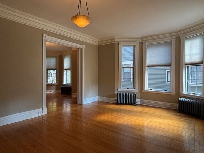 Building Photo - 462 Holly Ave