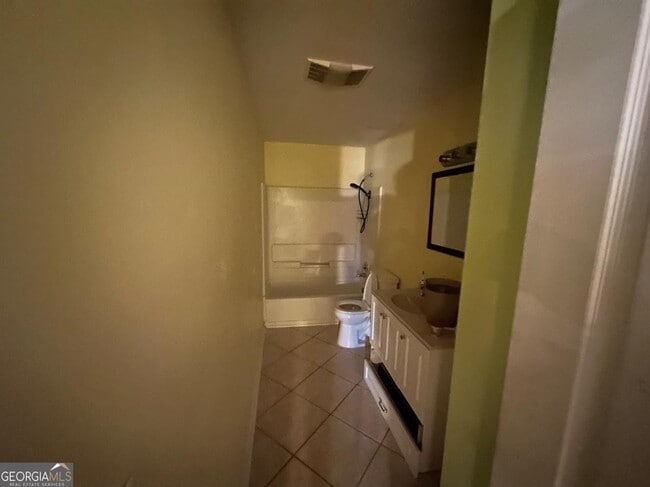 Building Photo - 61 Longwood Ct