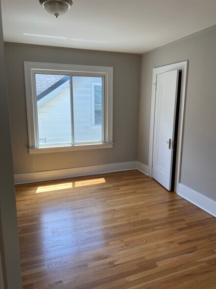 Building Photo - 1416 Beaconsfield Ave
