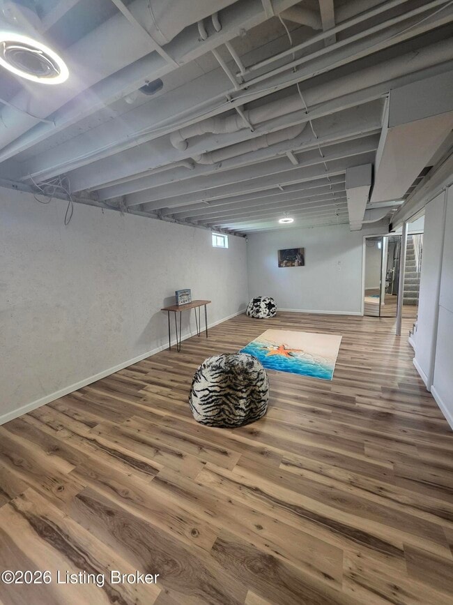 Building Photo - 11315 Top Walnut Loop