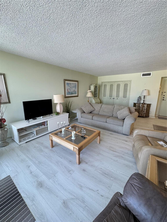 Building Photo - 5200 N Ocean Blvd