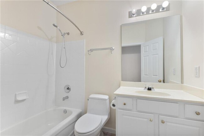 Building Photo - 1886 Greystone Oaks Way