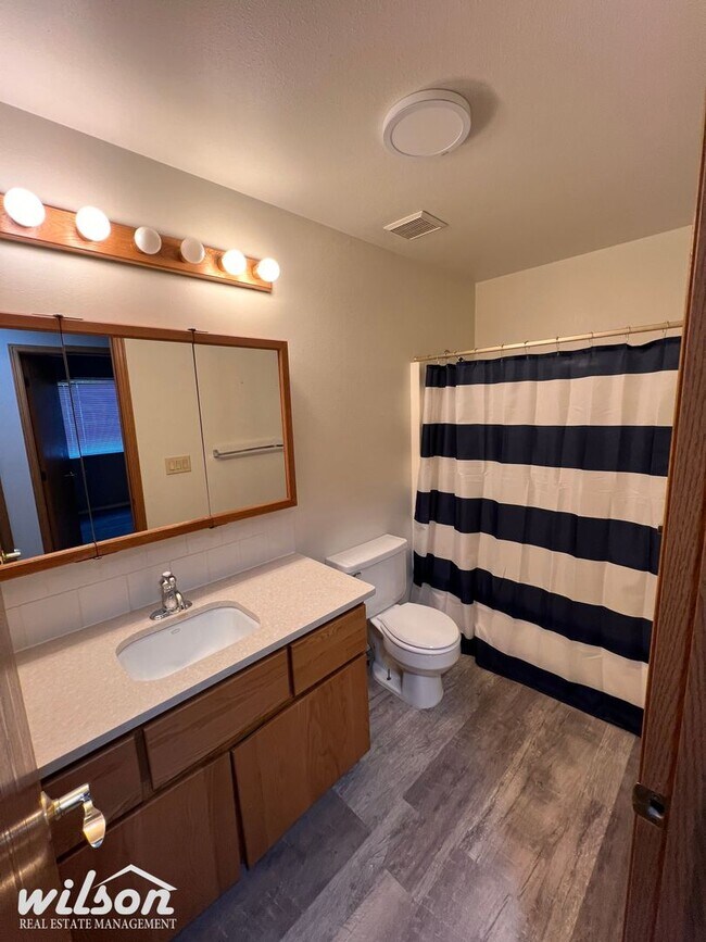 Building Photo - Spacious 3 Bed / 2 Bath Home in West Valle...