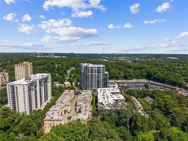 Building Photo - 2425 Peachtree Rd NE