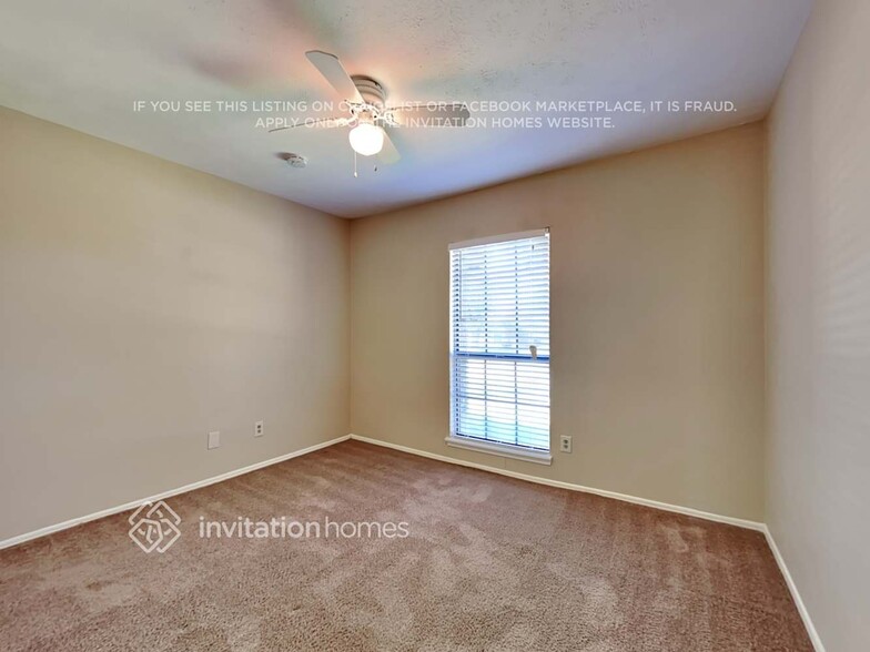 Building Photo - 2626 Hampshire Dr