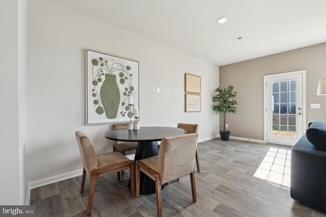 Building Photo - 152 Rae Ct