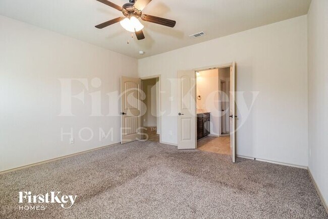 Building Photo - 3008 Beaver Creek Dr
