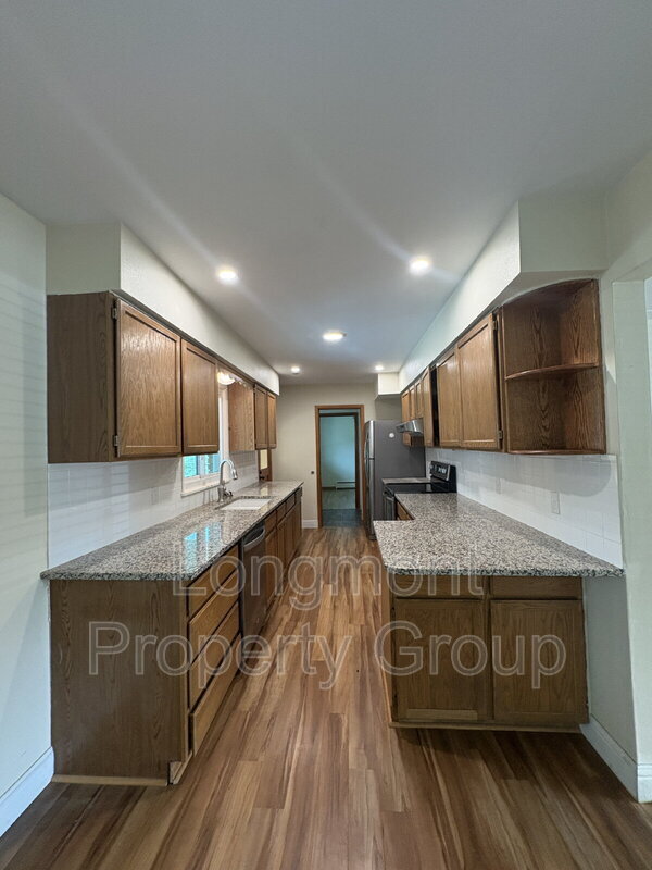 Building Photo - 1851 Collyer St