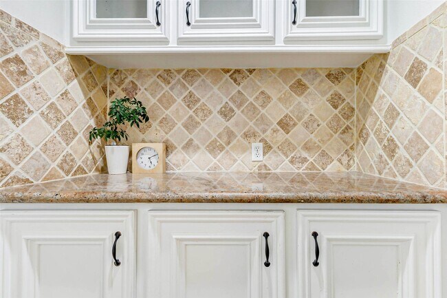 Building Photo - 402 Avenue H