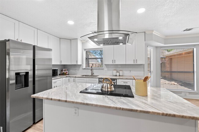 Building Photo - 911 Montview Dr