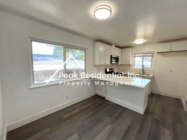 Building Photo - Updated 2bd/1ba Carmichael Duplex with Garage