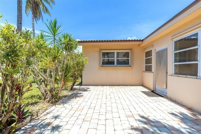 Building Photo - 3460 NE 28th Ave