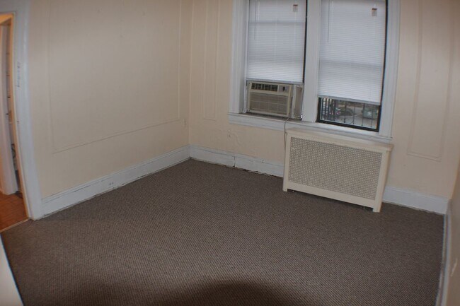 Building Photo - 305 Milburn Ave Apt 9 - 1 Bdrm Lyndhurst