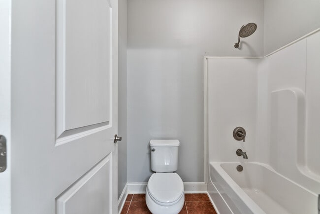 Building Photo - 3028 Greenway Cir SE
