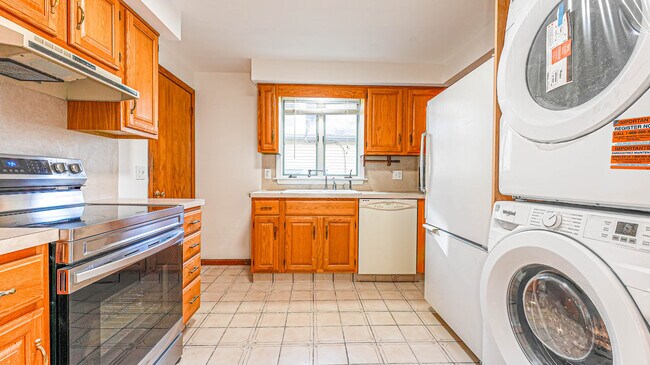 Building Photo - 46 Millis St