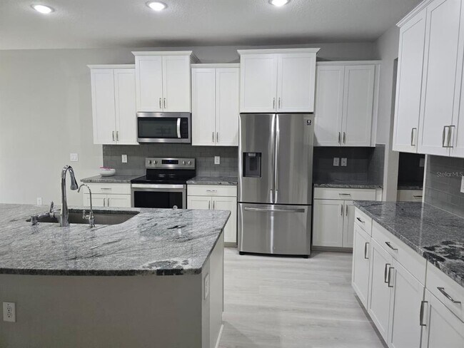 Building Photo - 10916 Honor Rd