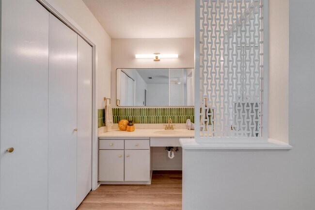 Building Photo - 2306 Berry Hill Cir