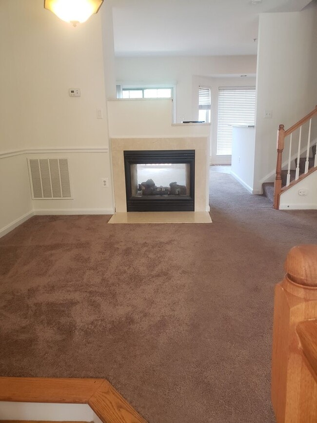 Building Photo - Gorgeous 3 Bedroom 3.5 Bathroom Brick Town...