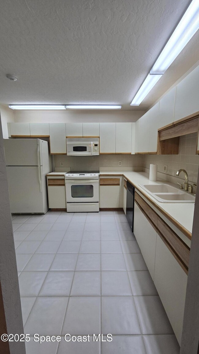 Building Photo - 816 Greenwood Manor Cir
