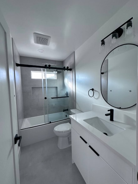 Building Photo - 2735 W 94th St