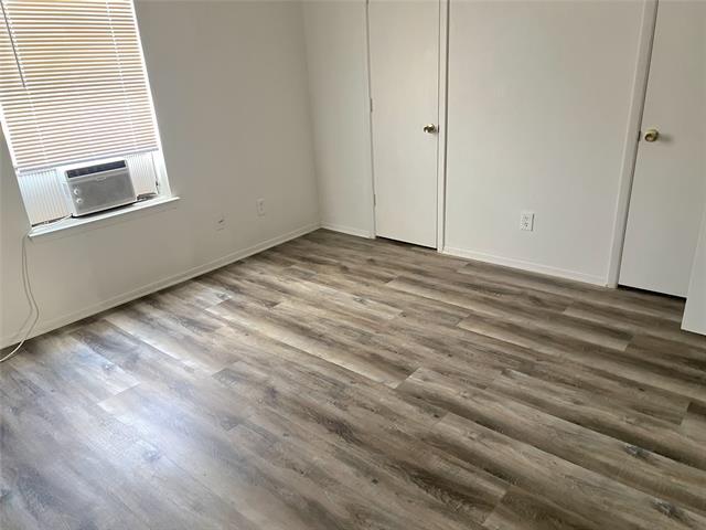 Building Photo - 103 S Las Vegas Trail