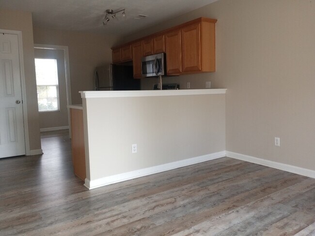 Building Photo - 3 Bedroom 2.5 Bathrooms