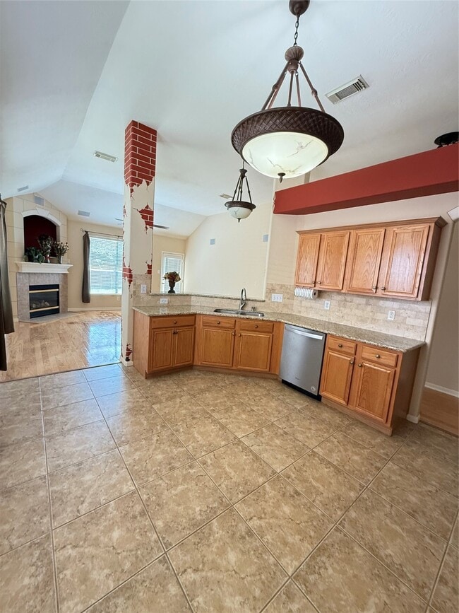 Building Photo - 17307 Stratford Green Dr
