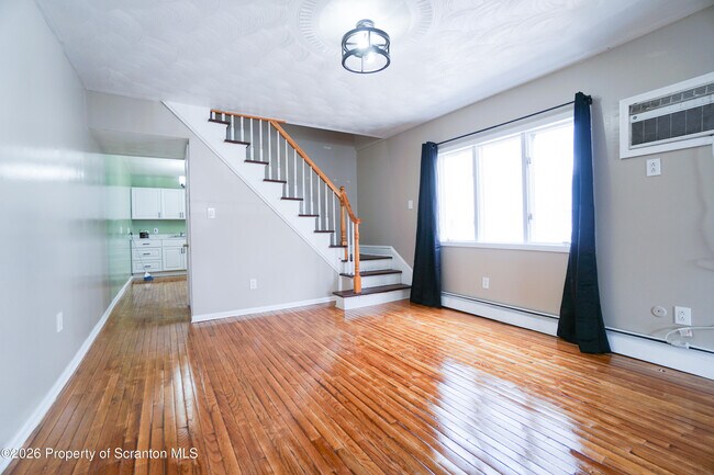 Building Photo - 1519 Meylert Ave