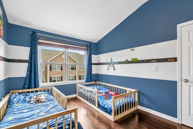 Building Photo - 285 Roslyn Ct