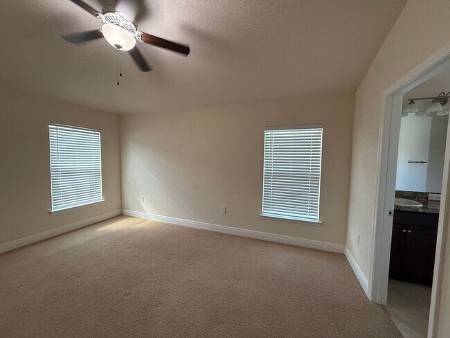 Building Photo - Three bedroom two bathroom BH Home