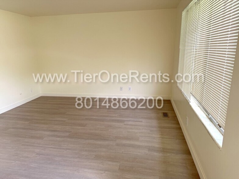 Building Photo - NO DEPOSIT option available for qualified renters!