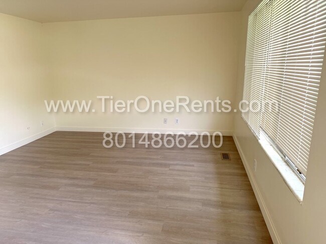 Building Photo - NO DEPOSIT option available for qualified renters!