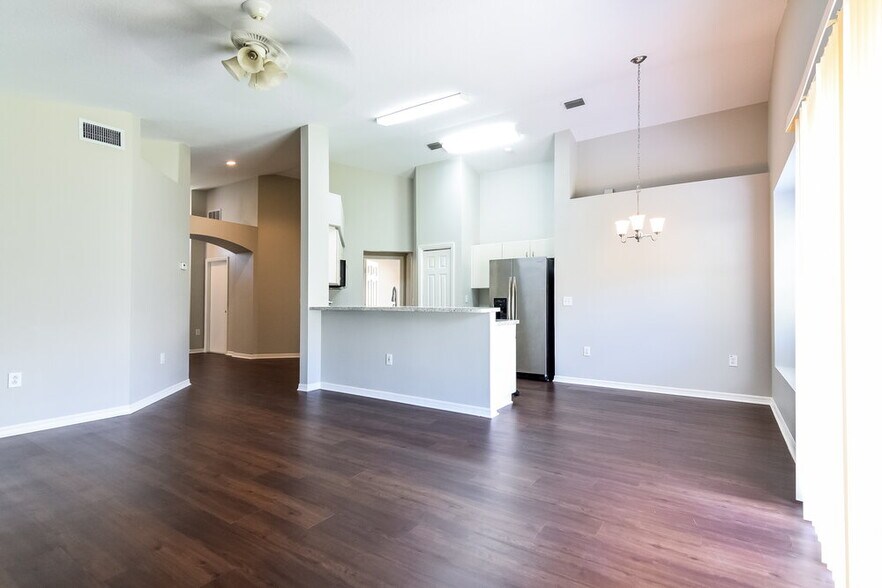 Building Photo - 13610 Ogakor Dr